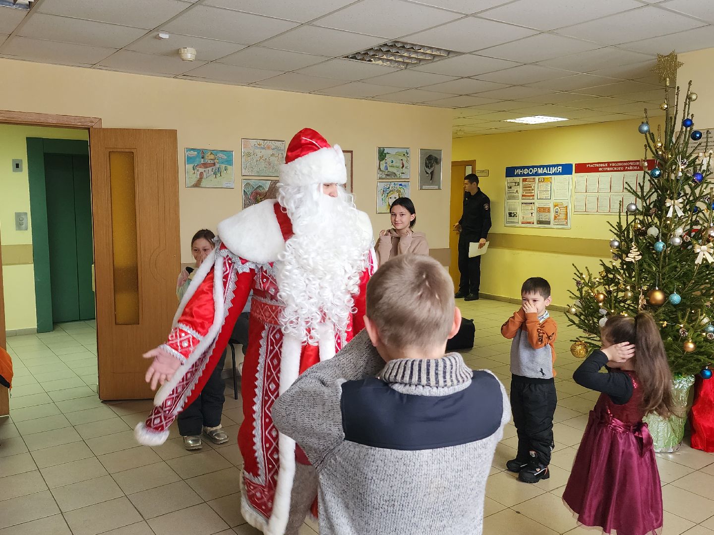 ёлка, дети, полиция,