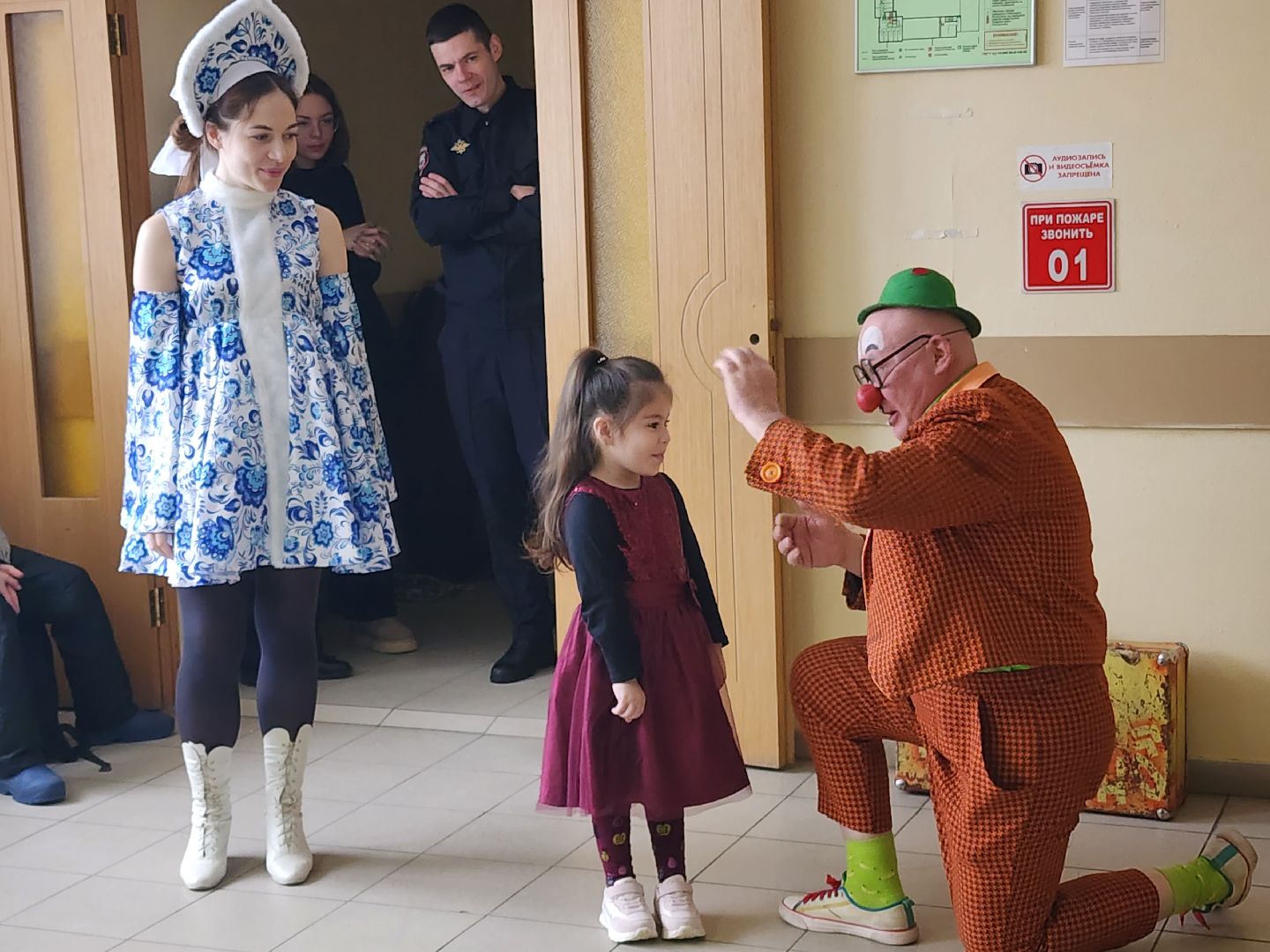 ёлка, дети, полиция,