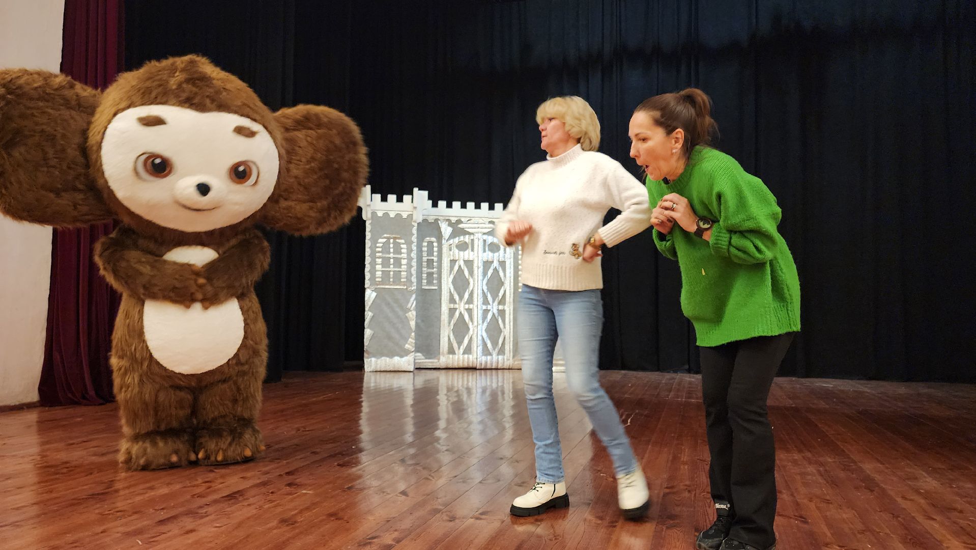 кашира, новый год, новогодний спектакль, елка главы, чебурашка, сказка, кот баюн, птица сирин,