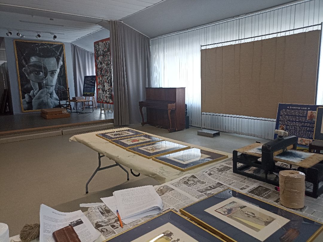 Серпухов, Дали, искусство, картины, МВЦ