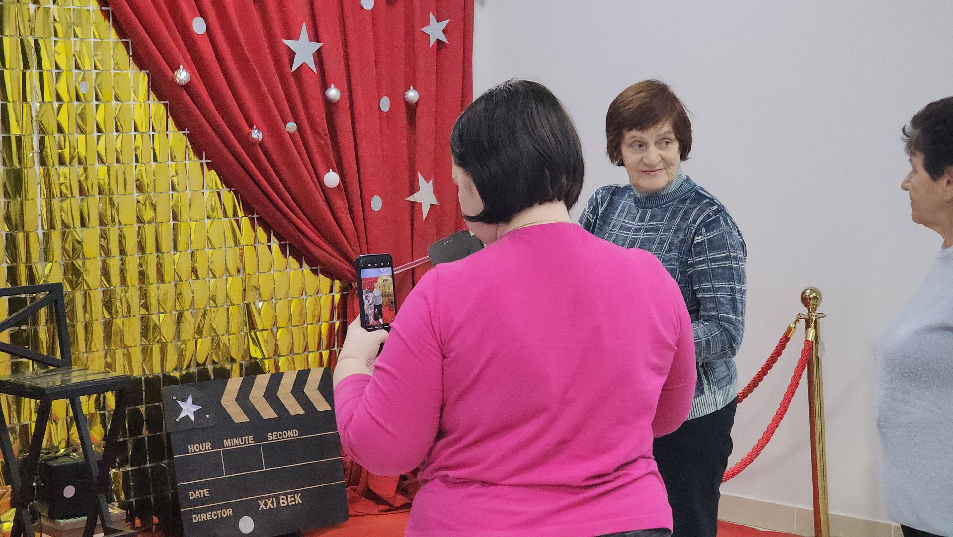 кашира, активное долголетие, кинотеатр, елки 10, совместный просмотр, новый год, подарок от депутата, александр коган,