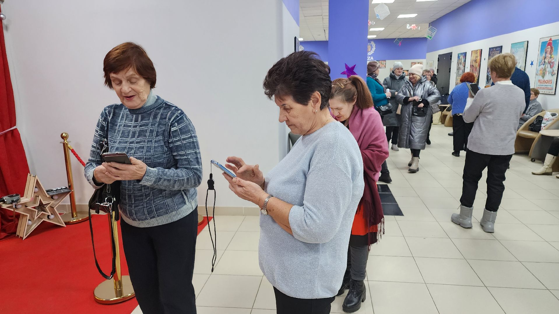 кашира, активное долголетие, кинотеатр, елки 10, совместный просмотр, новый год, подарок от депутата, александр коган,