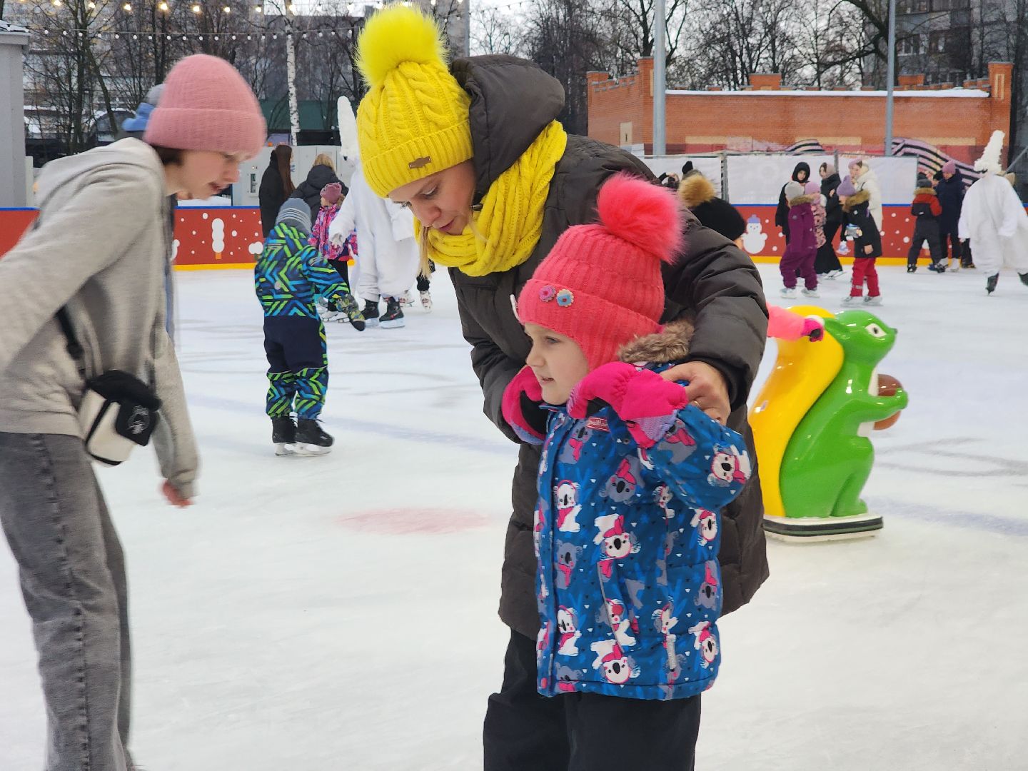 пушкино, каток в парке, дети, лед, артисты,