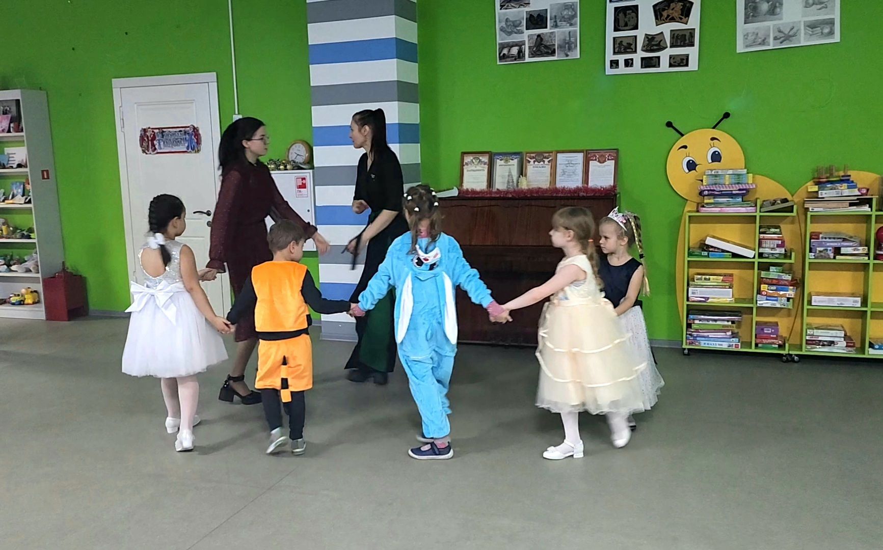 Карнавал, ёлка, Праздник, Библиотека,