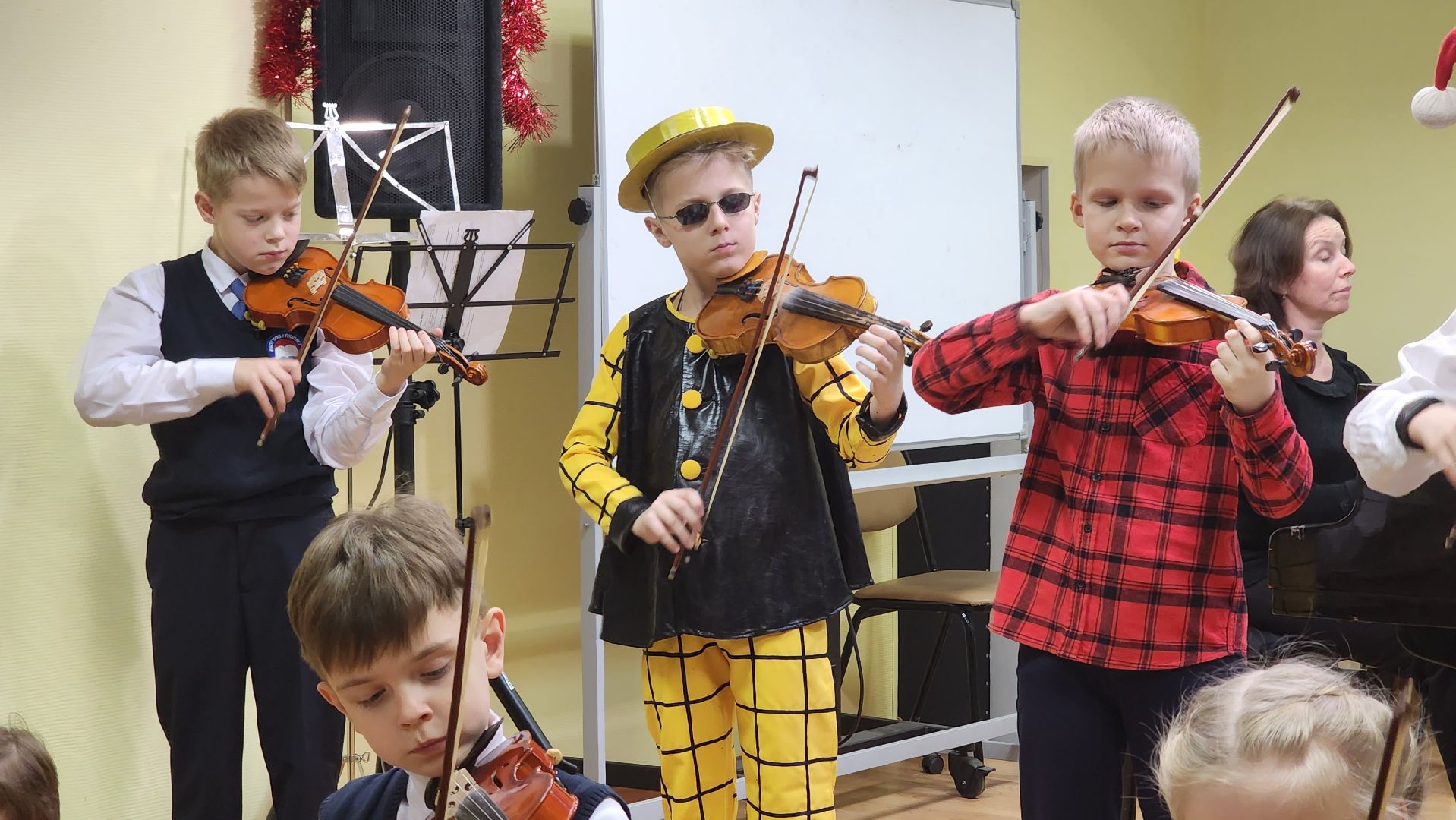кашира, детская школа искусств, скрипка, отчетный концерт, новогодний концерт, юные скрипачи, лауреты,