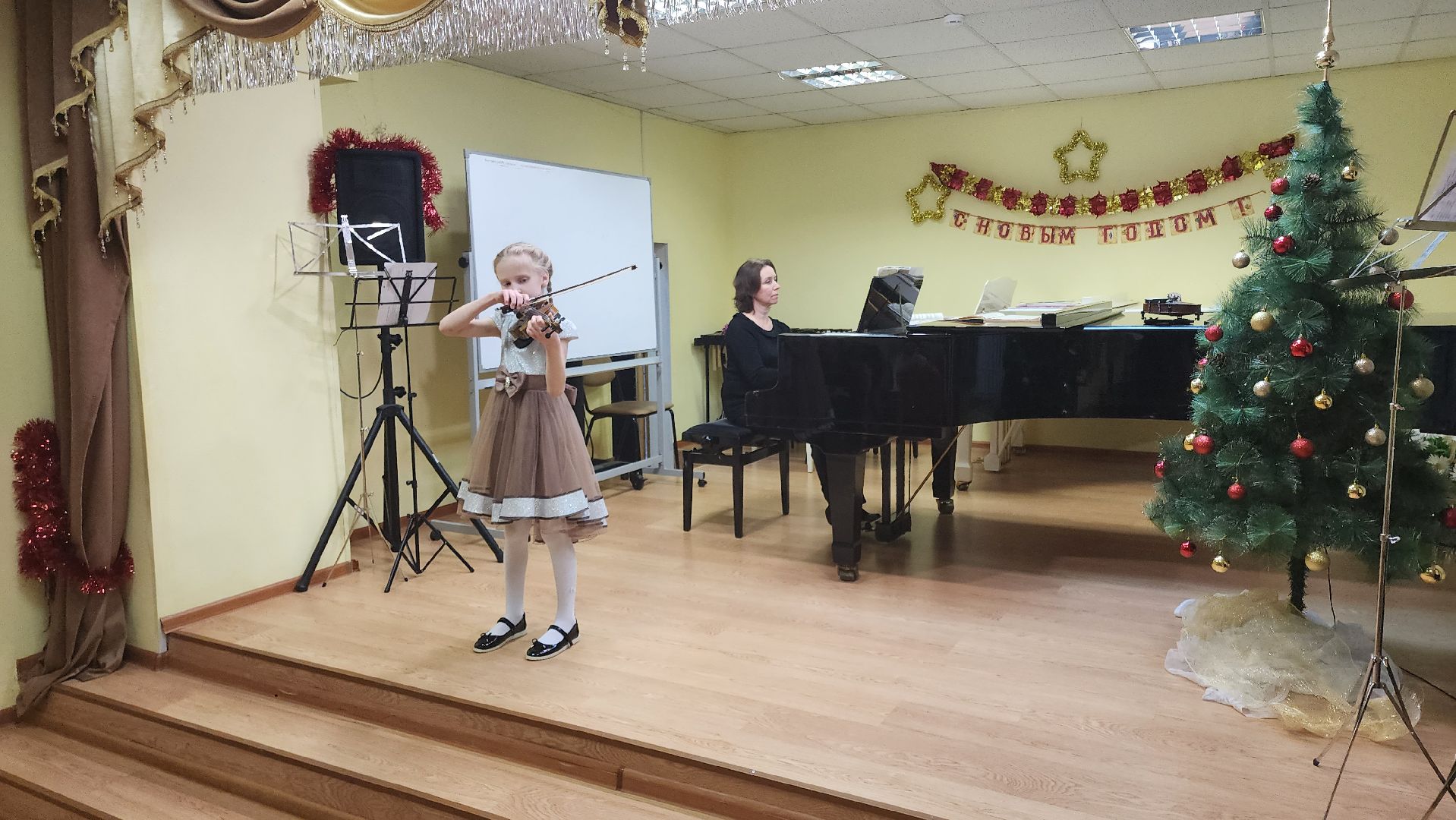 кашира, детская школа искусств, скрипка, отчетный концерт, новогодний концерт, юные скрипачи, лауреты,