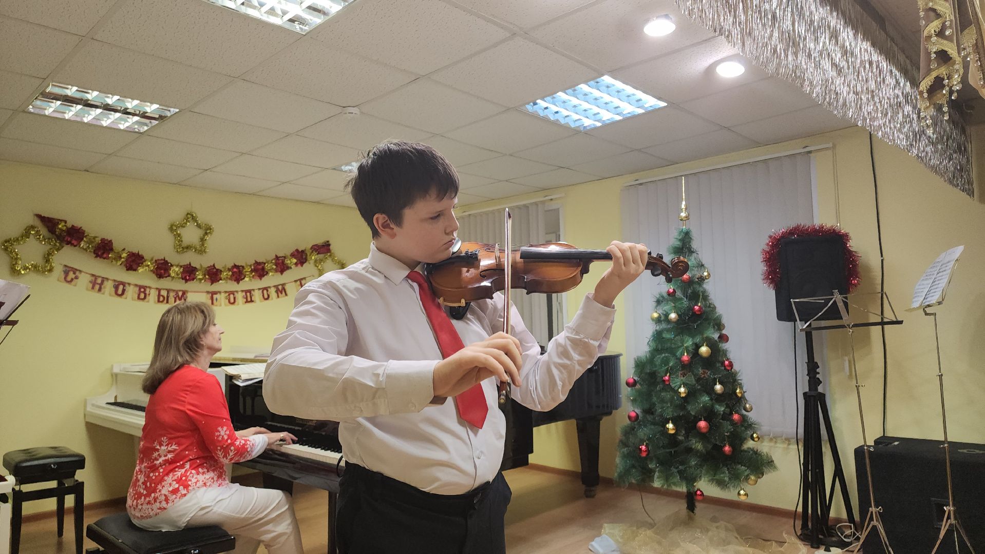 кашира, детская школа искусств, скрипка, отчетный концерт, новогодний концерт, юные скрипачи, лауреты,