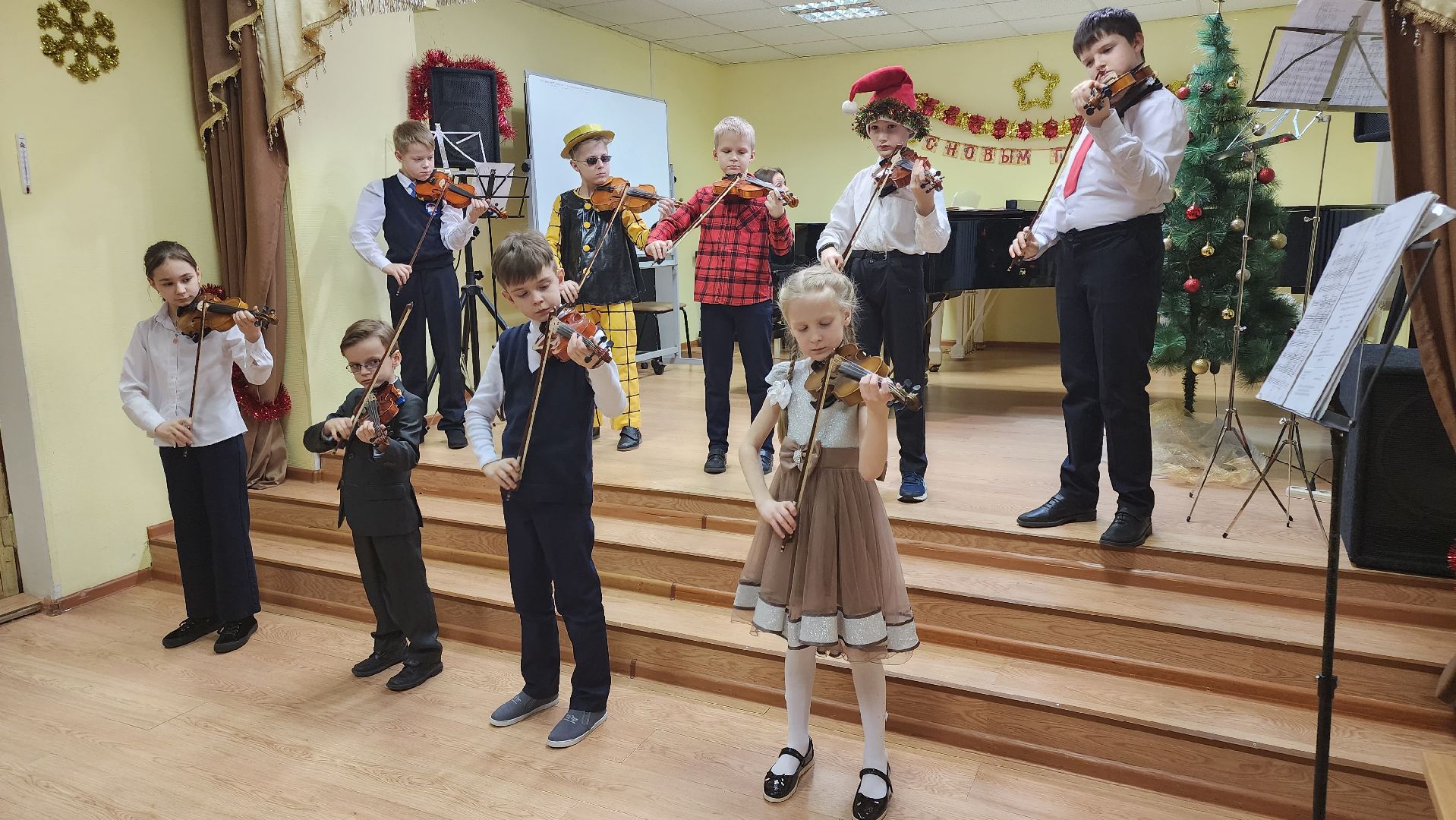 кашира, детская школа искусств, скрипка, отчетный концерт, новогодний концерт, юные скрипачи, лауреты,