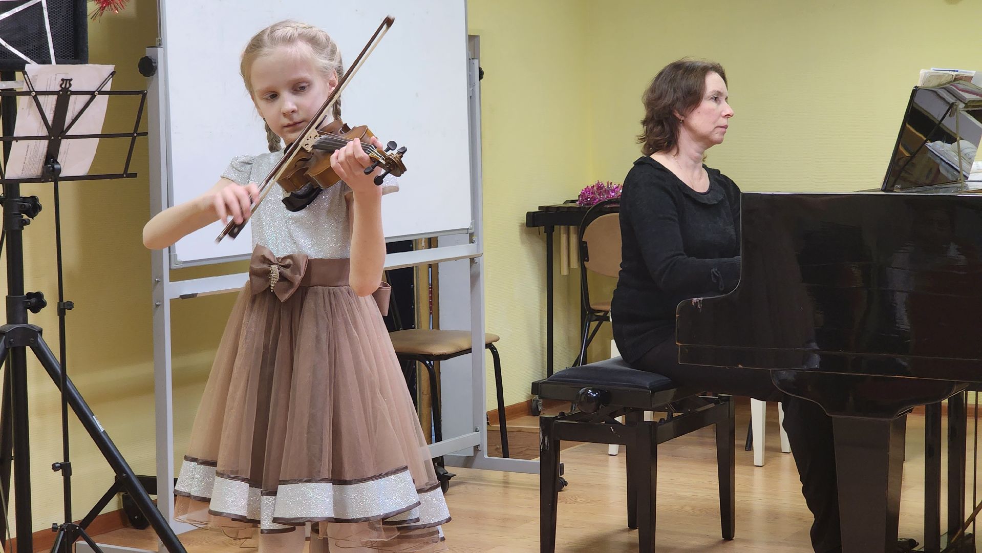 кашира, детская школа искусств, скрипка, отчетный концерт, новогодний концерт, юные скрипачи, лауреты,