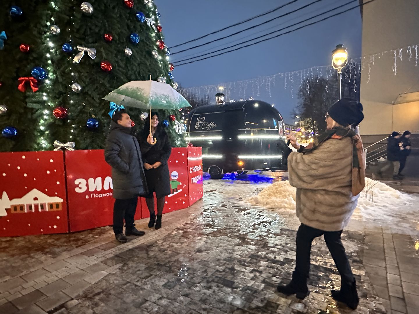 Звенигород, зима в подмосковье, главная елка,