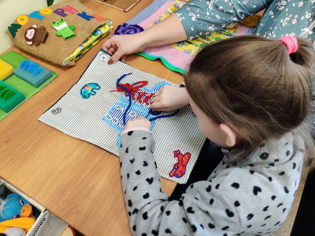 Красноармейск, особенные дети, специалист по реабилитации, наглядные пособия, учебный материал, социальное обслуживание