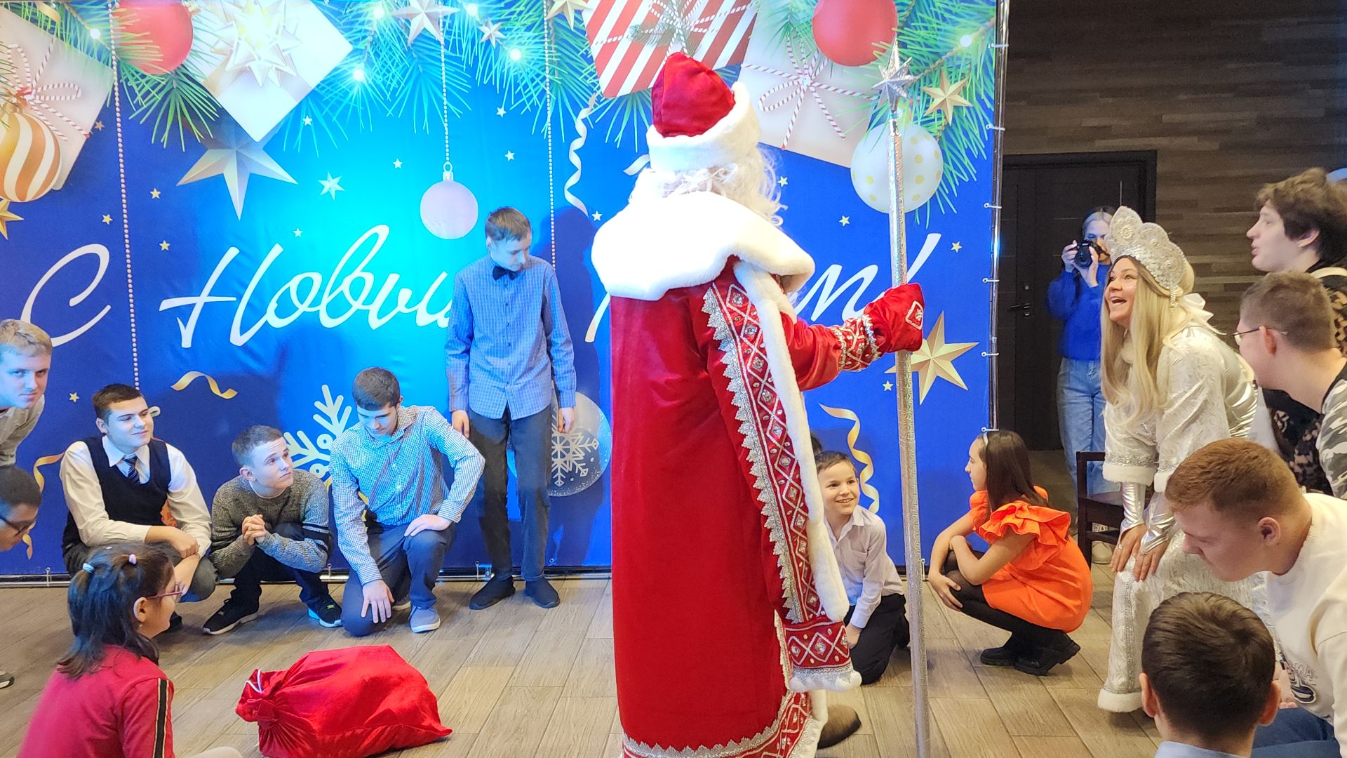 электросталь, мой город, новый год, дед мороз, дед мороз и снегурочка, дедушка мороз, праздник, дети, дети инвалиды,