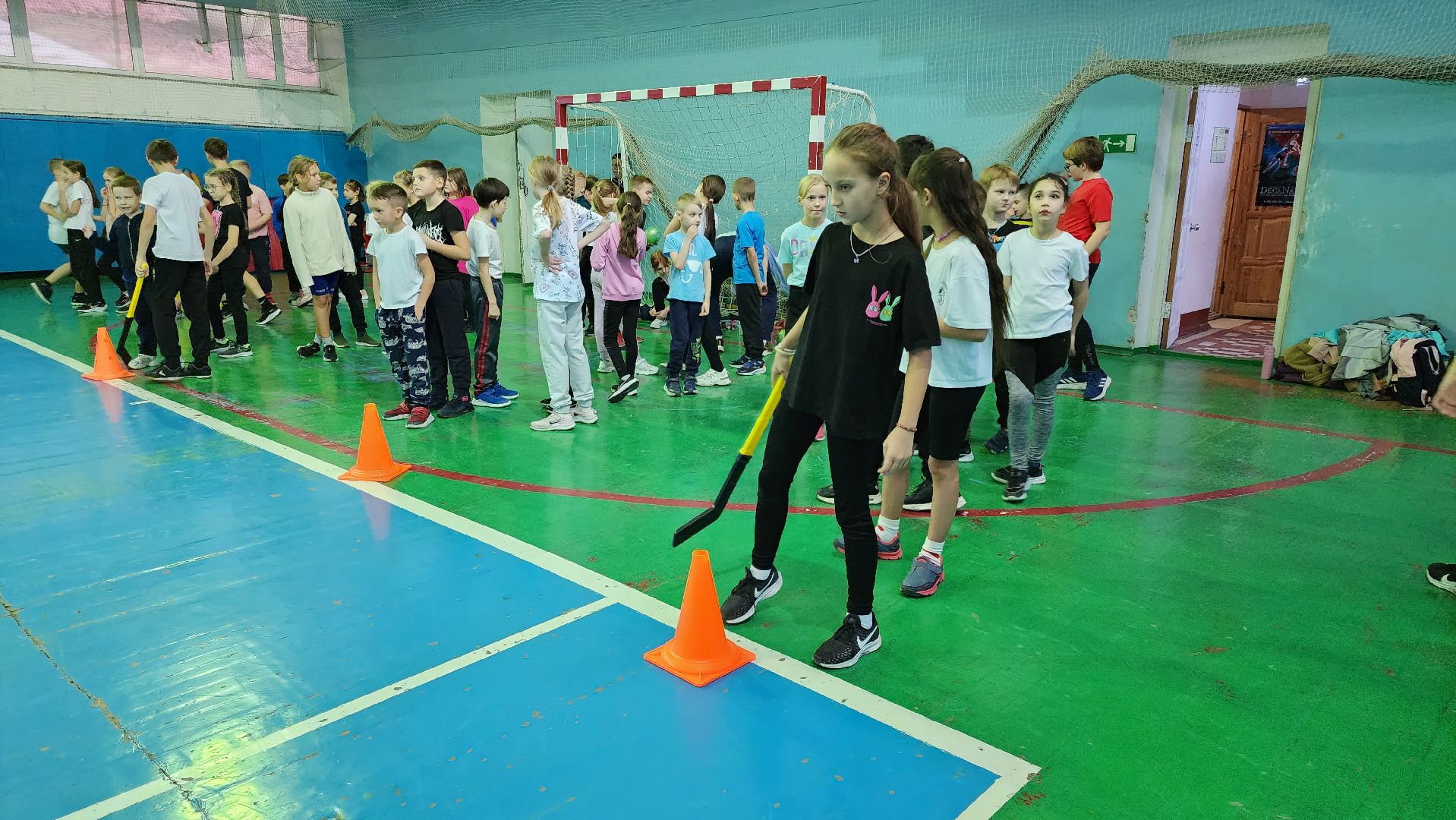 кашира, спортклуб кашира, легкая атлетика, соревнования, новогодние соревнования, веселые старты, бег с барьерами, юные спортсмены,