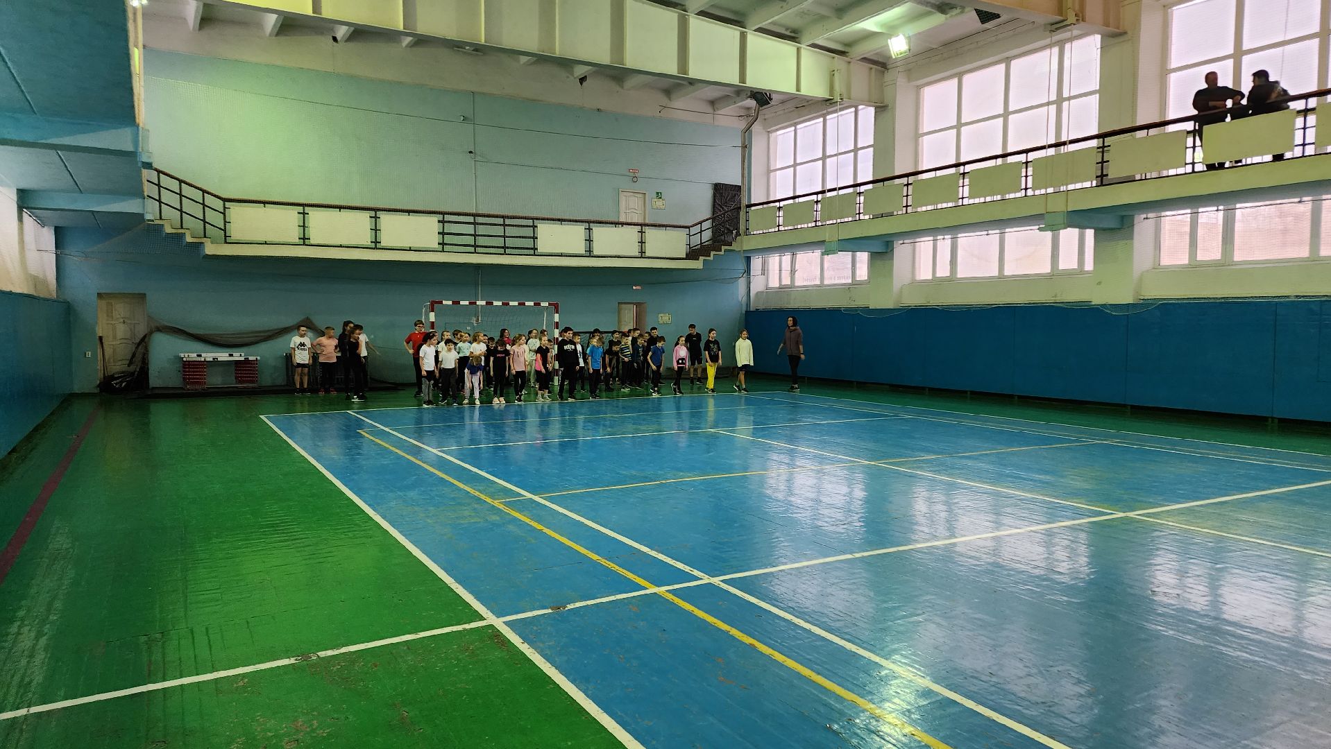 кашира, спортклуб кашира, легкая атлетика, соревнования, новогодние соревнования, веселые старты, бег с барьерами, юные спортсмены,