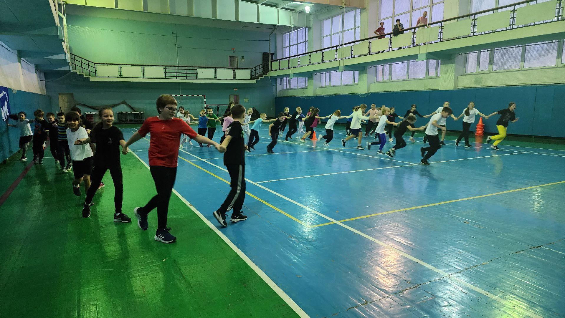 кашира, спортклуб кашира, легкая атлетика, соревнования, новогодние соревнования, веселые старты, бег с барьерами, юные спортсмены,