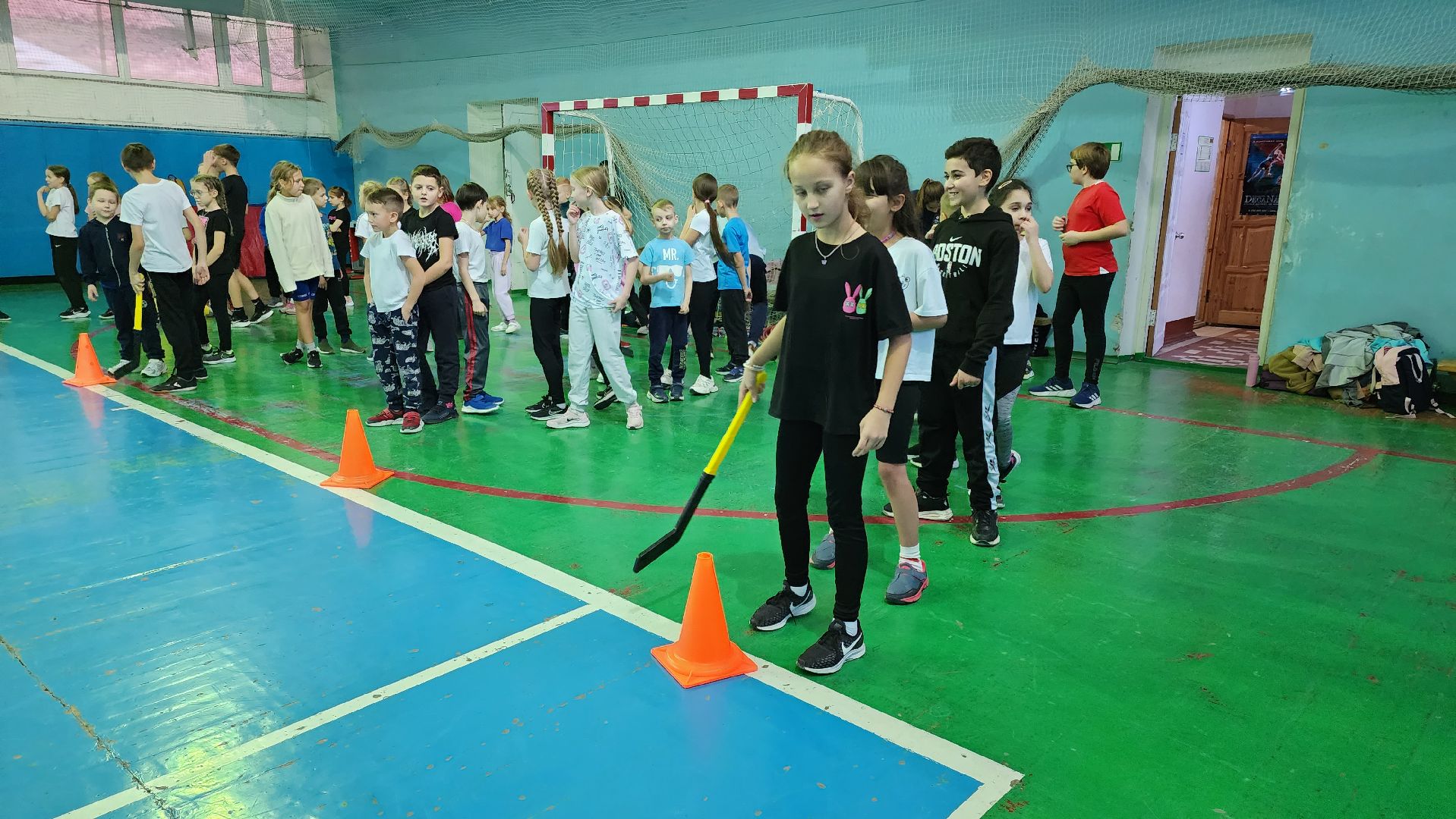 кашира, спортклуб кашира, легкая атлетика, соревнования, новогодние соревнования, веселые старты, бег с барьерами, юные спортсмены,