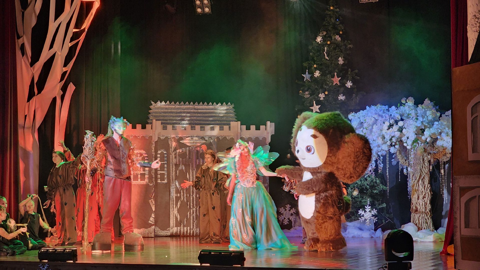 кашира, новогодняя сказка, спектакль, Таинственный лес или в поисках Чебурашки, фантазия, арт-вахта, дк им ленина, новый год,