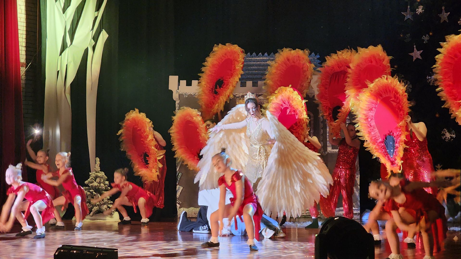 кашира, новогодняя сказка, спектакль, Таинственный лес или в поисках Чебурашки, фантазия, арт-вахта, дк им ленина, новый год,