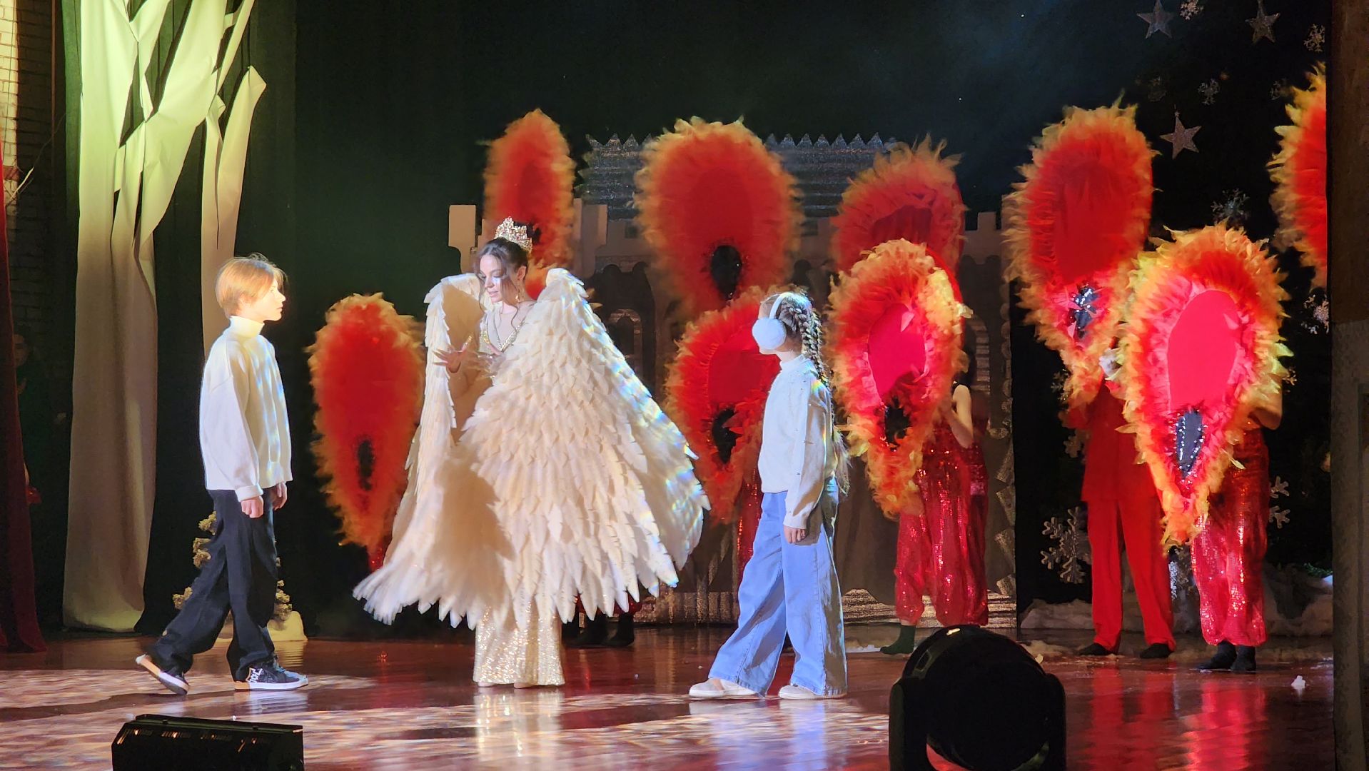 кашира, новогодняя сказка, спектакль, Таинственный лес или в поисках Чебурашки, фантазия, арт-вахта, дк им ленина, новый год,