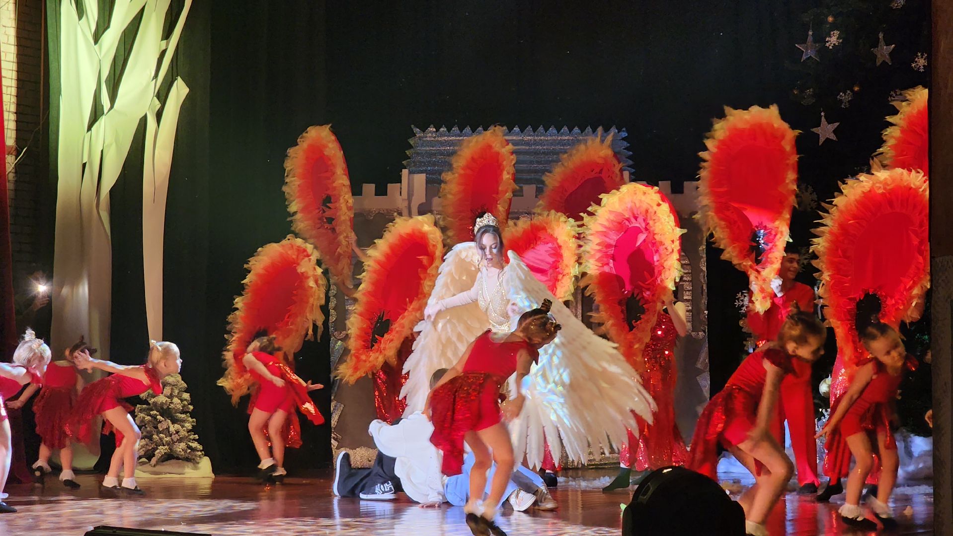 кашира, новогодняя сказка, спектакль, Таинственный лес или в поисках Чебурашки, фантазия, арт-вахта, дк им ленина, новый год,