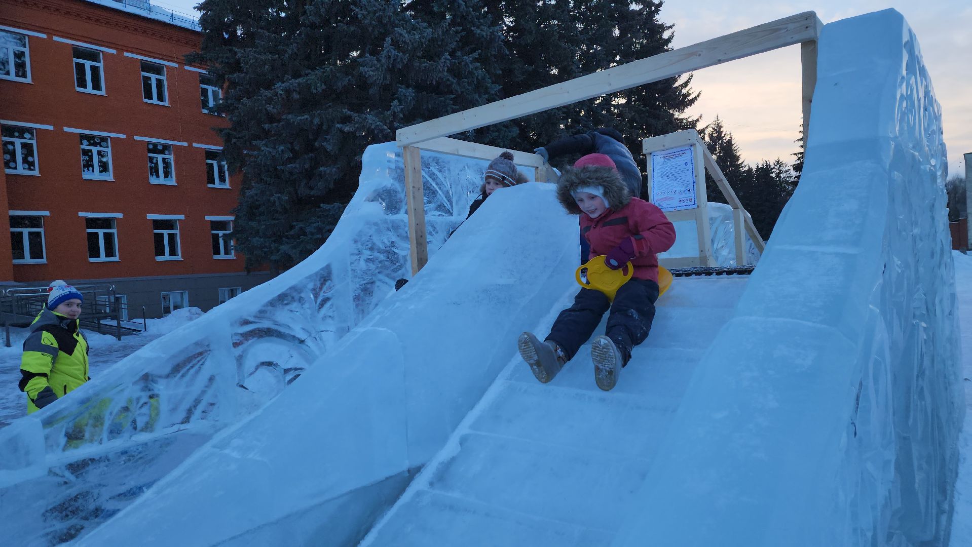 долгопрудный, ледяная горка, лабиринт, дети, площадь Собина,