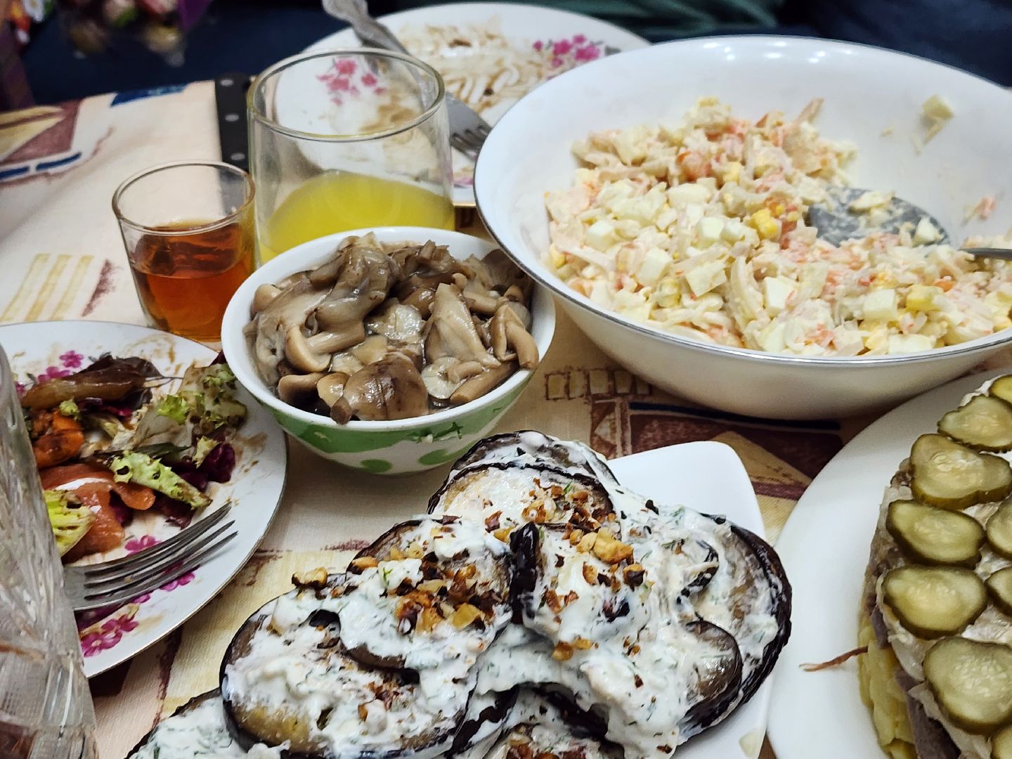 Новый год, еда, отравление, переедание, майонез,