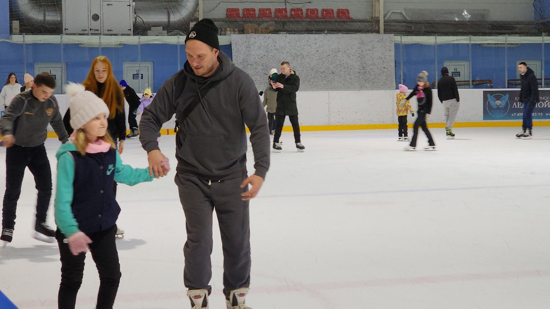 электросталь, электросталь спортивная, отдых, отдых в подмосковье, отдых на каникулах, каток, досуг, зима 2024, зима в подмосковье, массовое катание, мой город, жители города, гости города, туризм, туризм в подмосковье, мороз,
