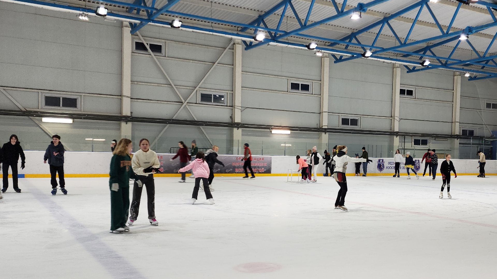 электросталь, электросталь спортивная, отдых, отдых в подмосковье, отдых на каникулах, каток, досуг, зима 2024, зима в подмосковье, массовое катание, мой город, жители города, гости города, туризм, туризм в подмосковье, мороз,