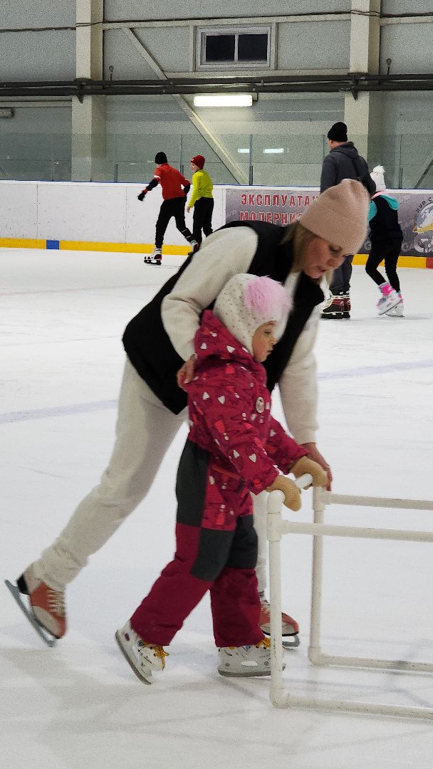 электросталь, электросталь спортивная, отдых, отдых в подмосковье, отдых на каникулах, каток, досуг, зима 2024, зима в подмосковье, массовое катание, мой город, жители города, гости города, туризм, туризм в подмосковье, мороз,