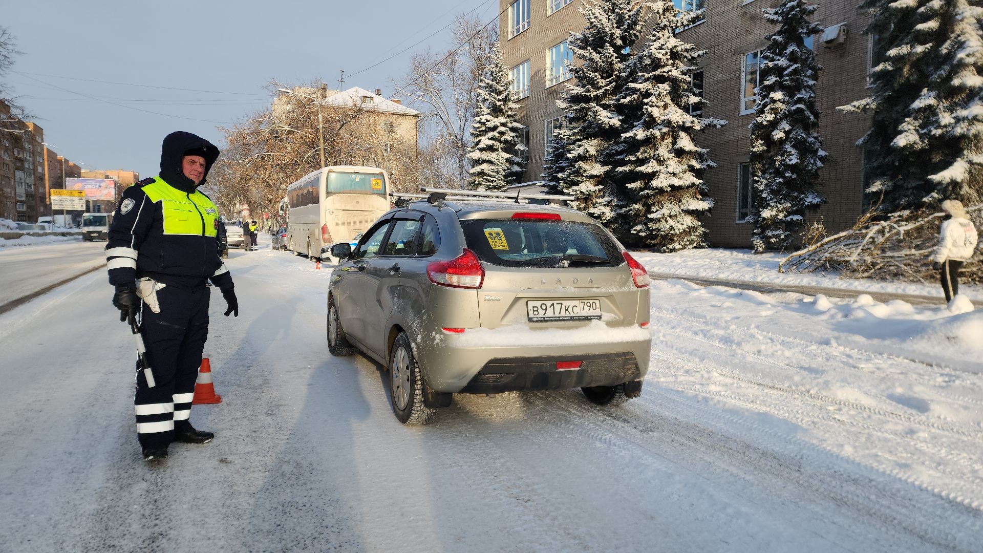 гибдд, электросталь, мой город, безопасность детей, безопасность дорожного движения, безопасность на дорогах, госавтоинспекция, госавтоинспекторы, акция, детское кресло,