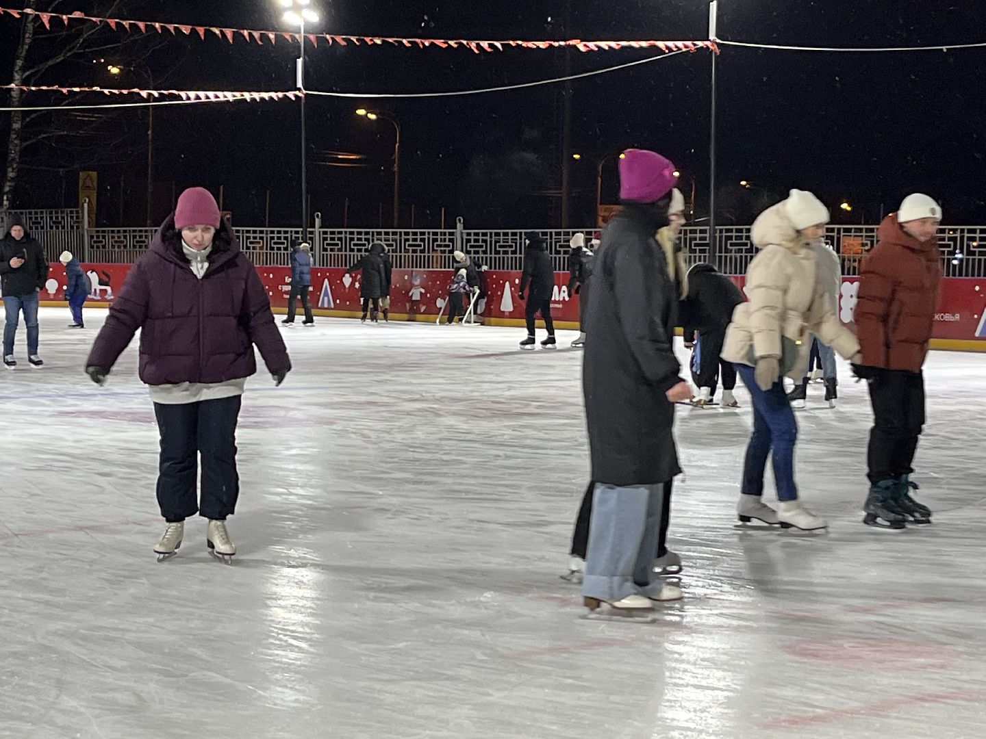 зима в подмосковье, наро-фоминск, наро-фоминский городской округ, центральный парк наро-фоминска, каток в парке, коньки,