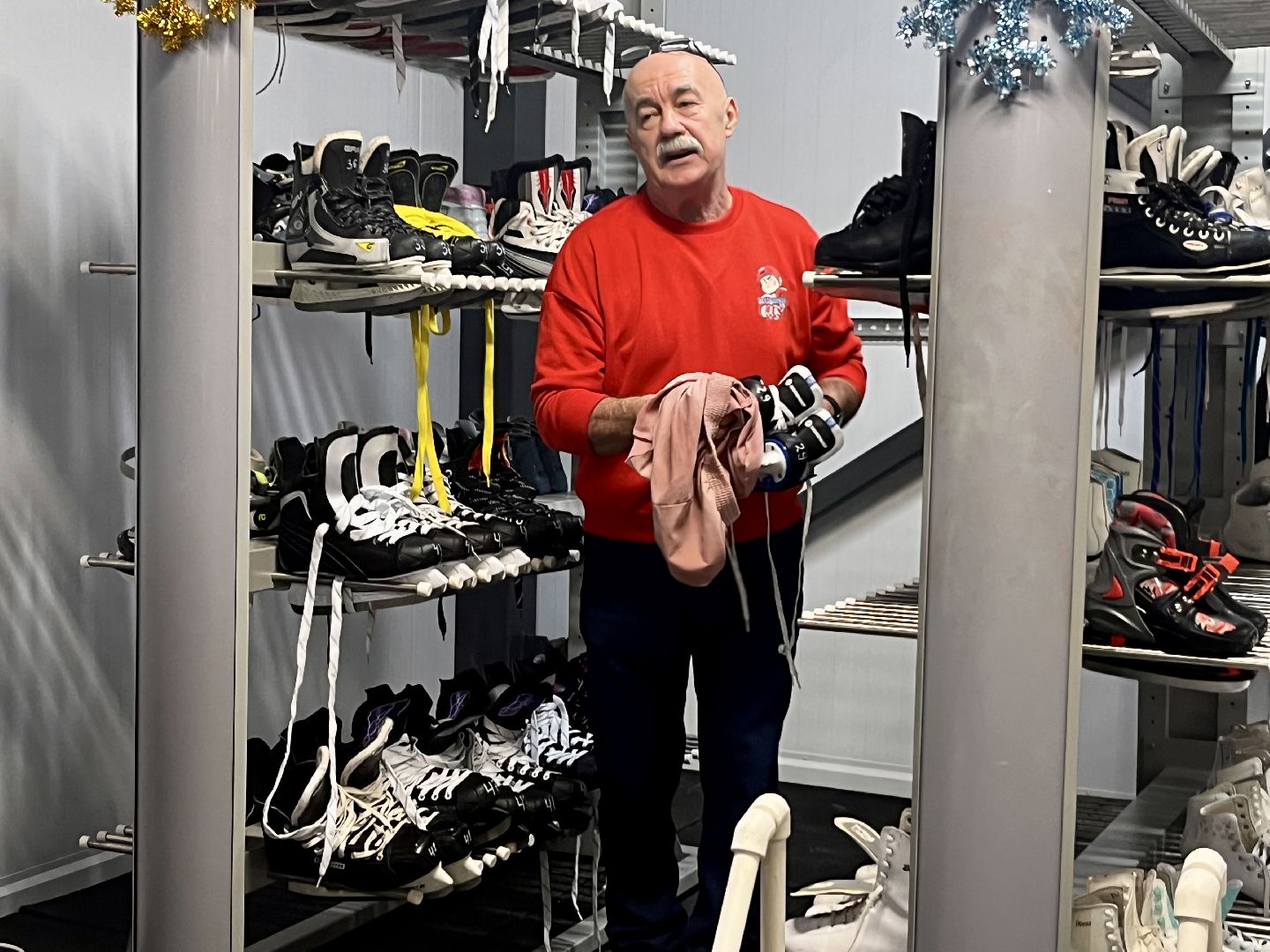 зима в подмосковье, наро-фоминск, наро-фоминский городской округ, центральный парк наро-фоминска, каток в парке, коньки,