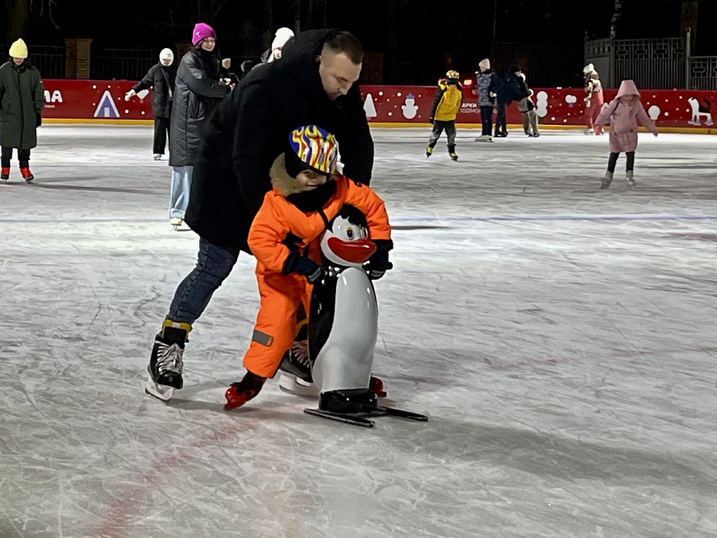 зима в подмосковье, наро-фоминск, наро-фоминский городской округ, центральный парк наро-фоминска, каток в парке, коньки,