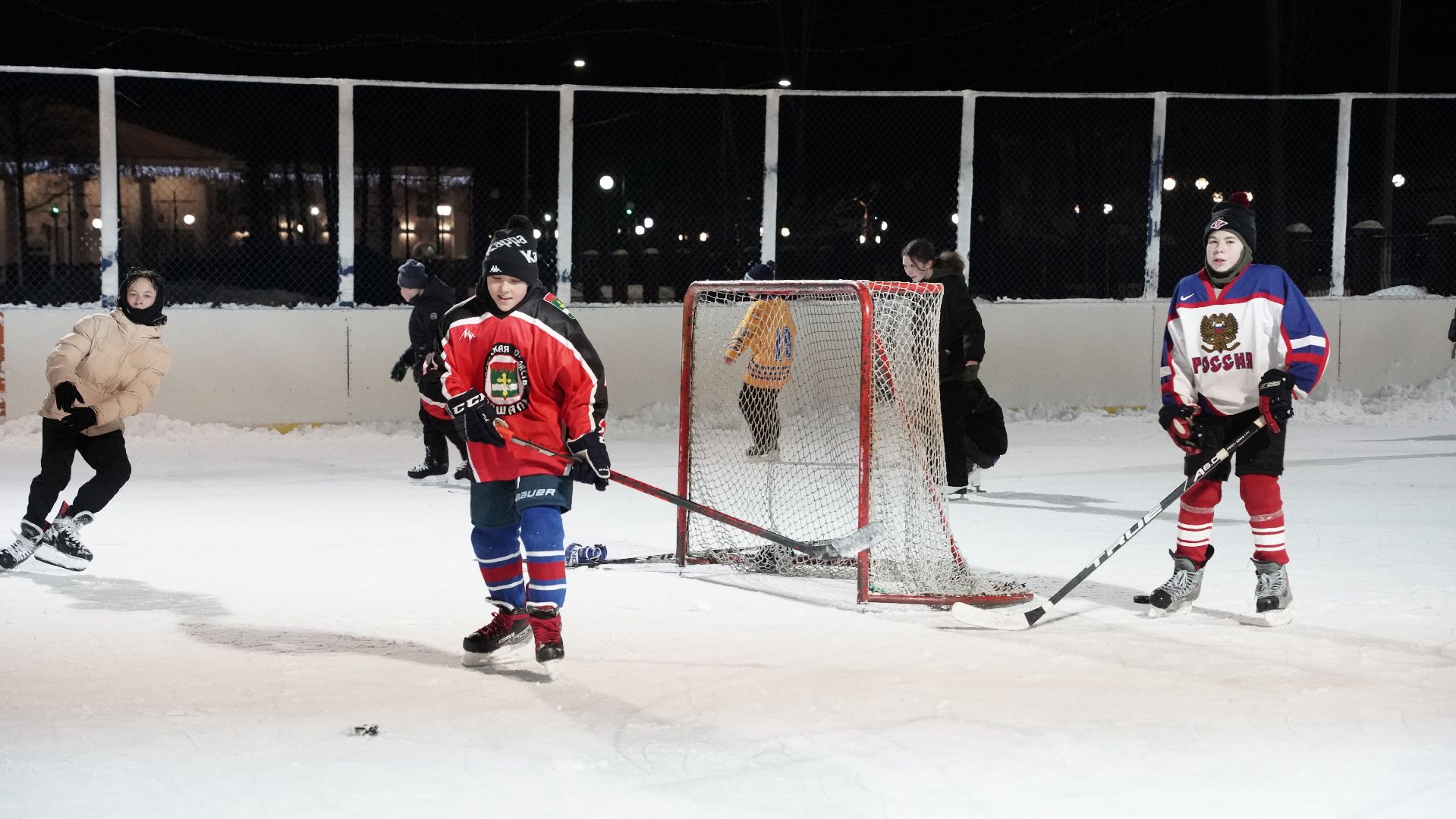 Рошаль, каток, зима в Подмосковье, СКЦ рошаль, спорт,