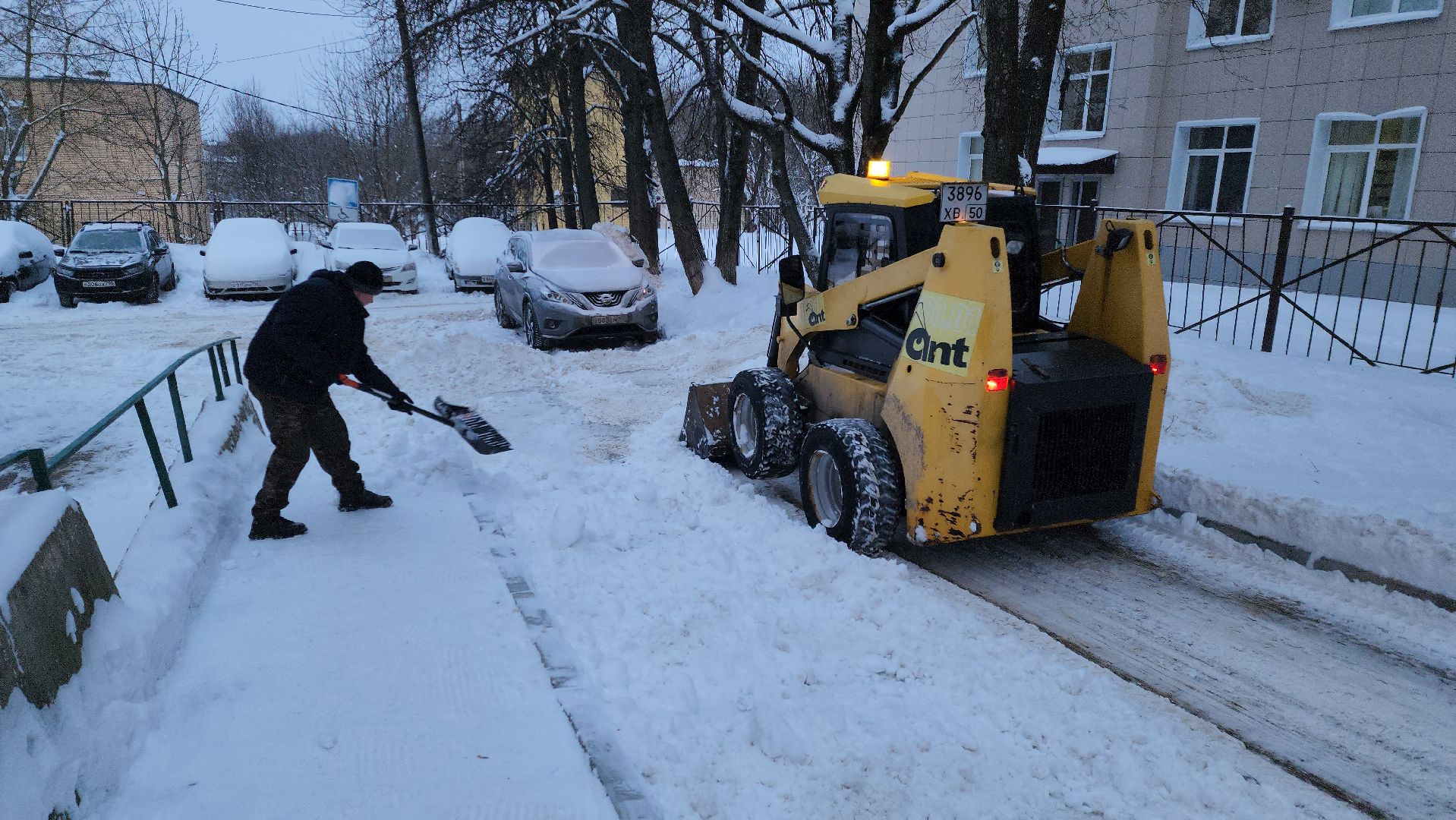 снегопад, уборка дворов, уборка снега, двороввйфутбол, коммунальное предприятие, благоустойство, руза,