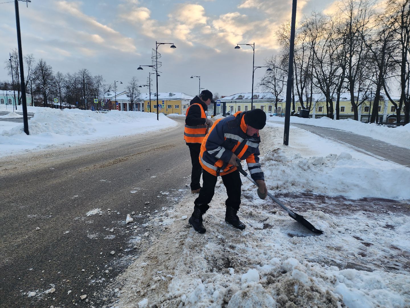 серпухов, подмосковье, уборка снега, площадь ленина,
