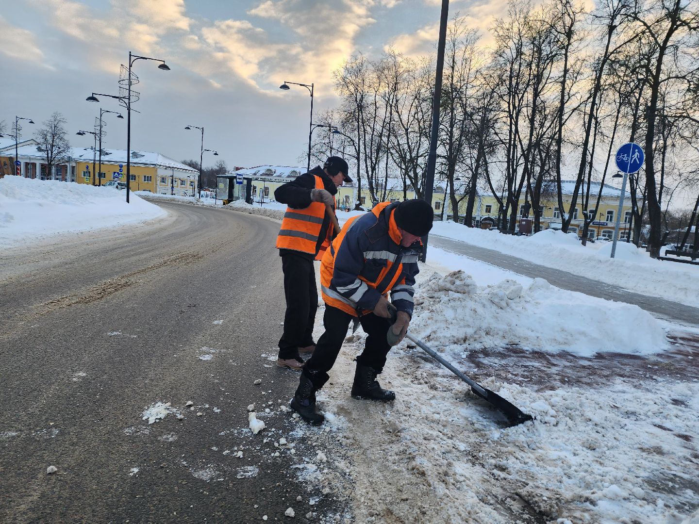 серпухов, подмосковье, уборка снега, площадь ленина,