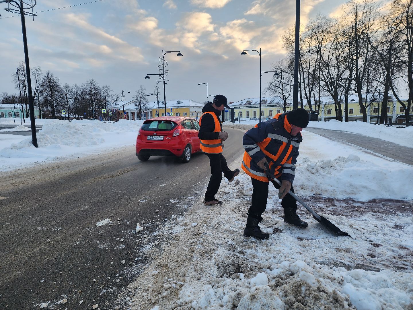серпухов, подмосковье, уборка снега, площадь ленина,