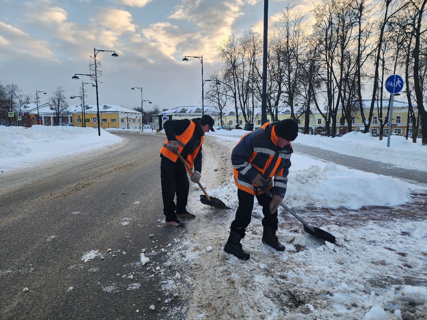серпухов, подмосковье, уборка снега, площадь ленина,