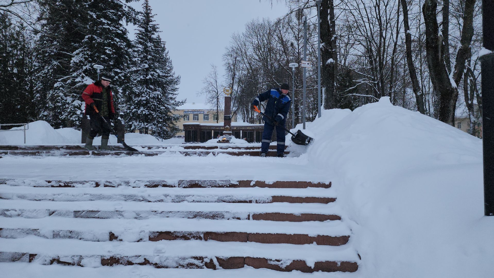 Снег, Площадь революции, Руза, благоустройство, зима 2024, рузский городской округ, коммунальная техника, коммунальные служба,