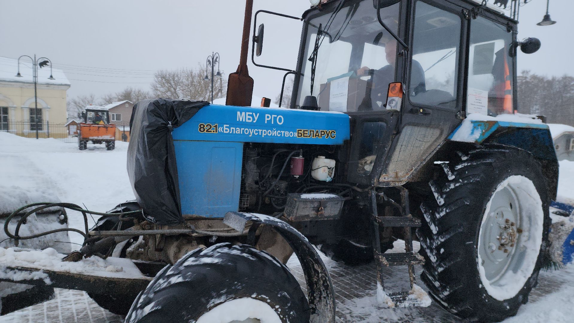 Снег, Площадь революции, Руза, благоустройство, зима 2024, рузский городской округ, коммунальная техника, коммунальные служба,