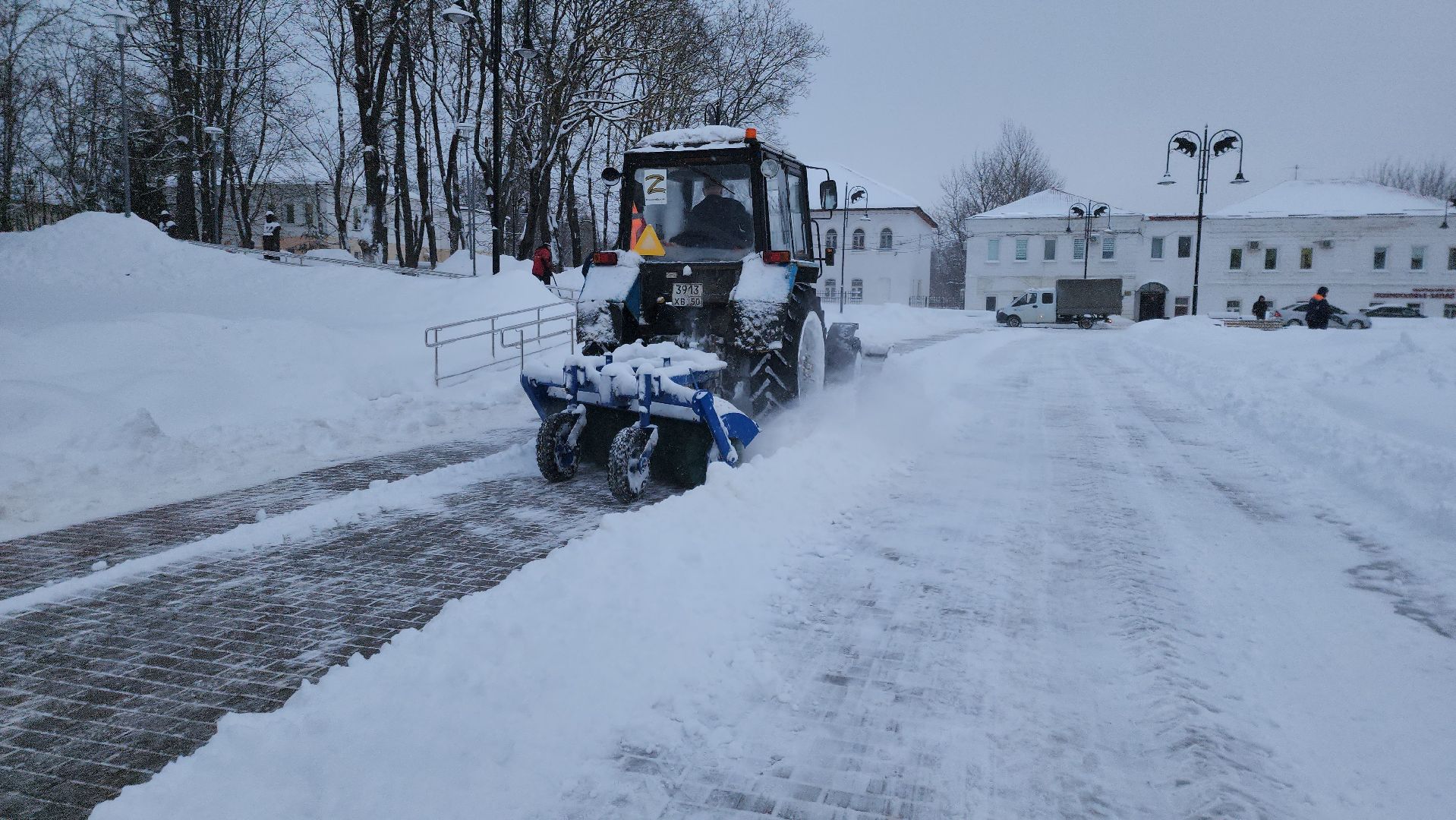 Снег, Площадь революции, Руза, благоустройство, зима 2024, рузский городской округ, коммунальная техника, коммунальные служба,