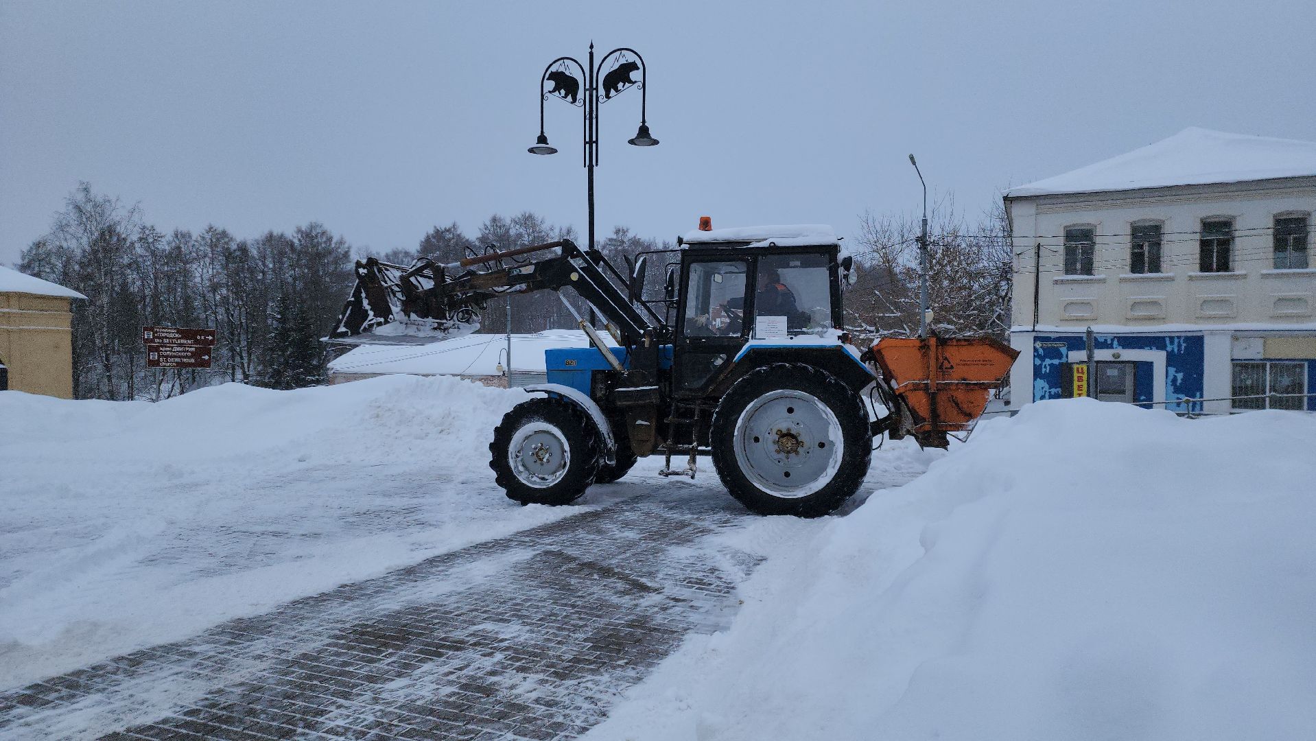 Снег, Площадь революции, Руза, благоустройство, зима 2024, рузский городской округ, коммунальная техника, коммунальные служба,
