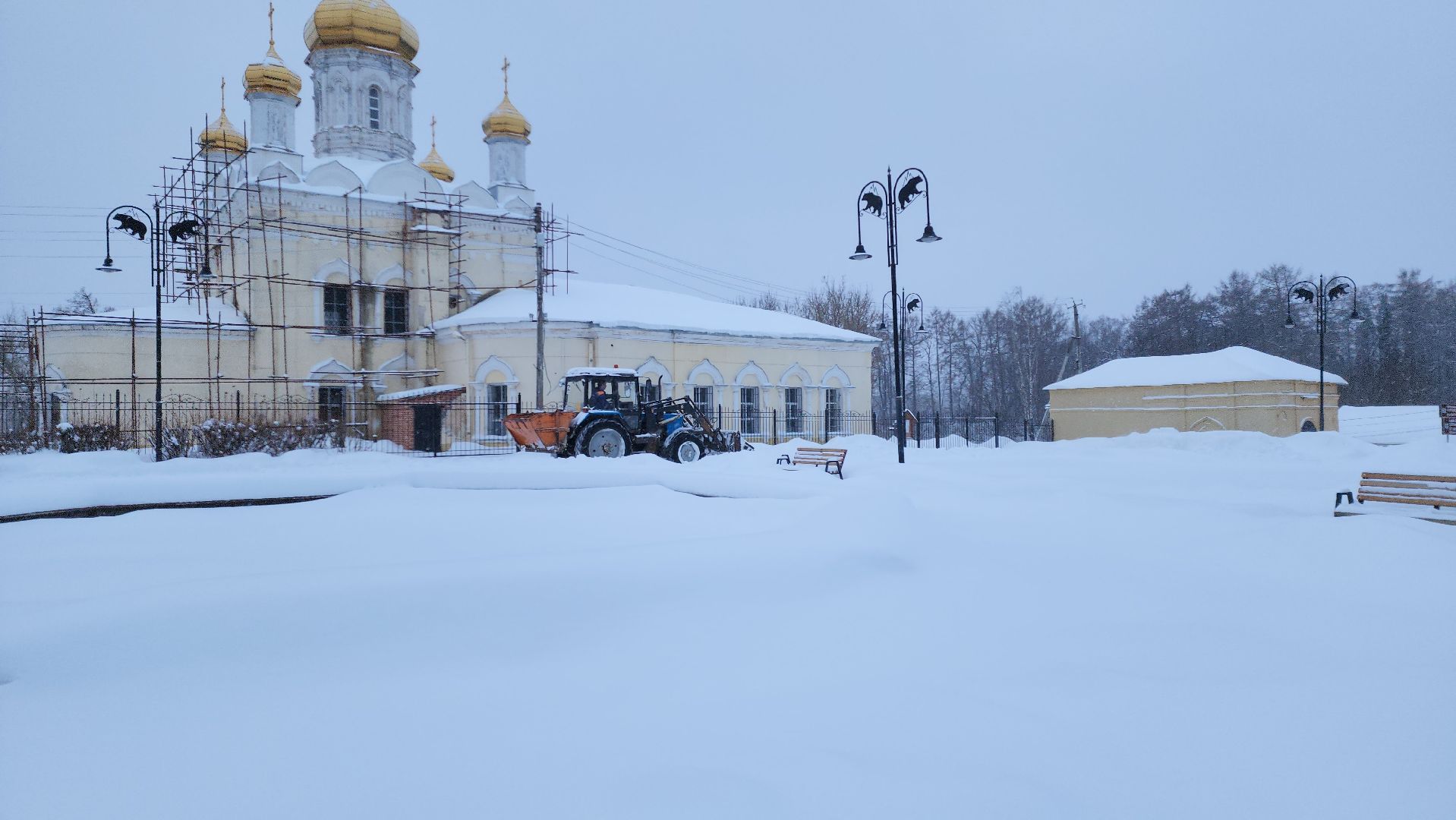 Снег, Площадь революции, Руза, благоустройство, зима 2024, рузский городской округ, коммунальная техника, коммунальные служба,