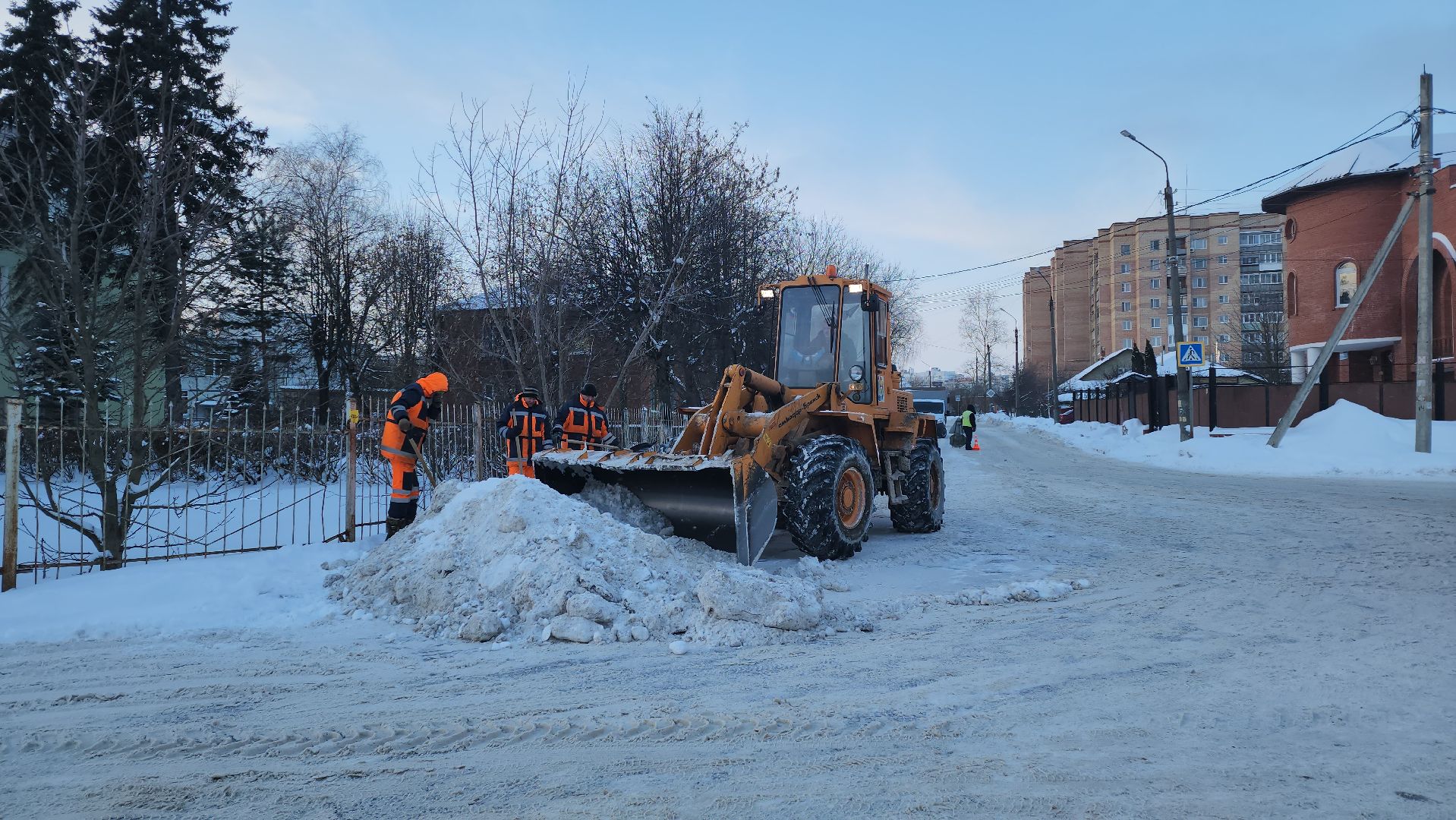 серпухов, подмосковье, убирают снег, комбинат благоустройства,
