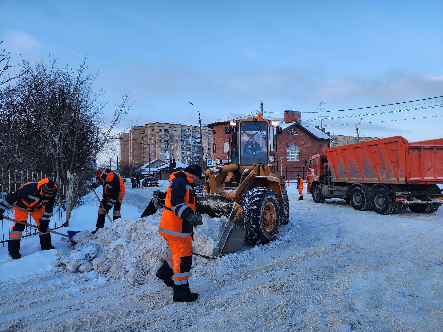 серпухов, подмосковье, убирают снег, комбинат благоустройства,