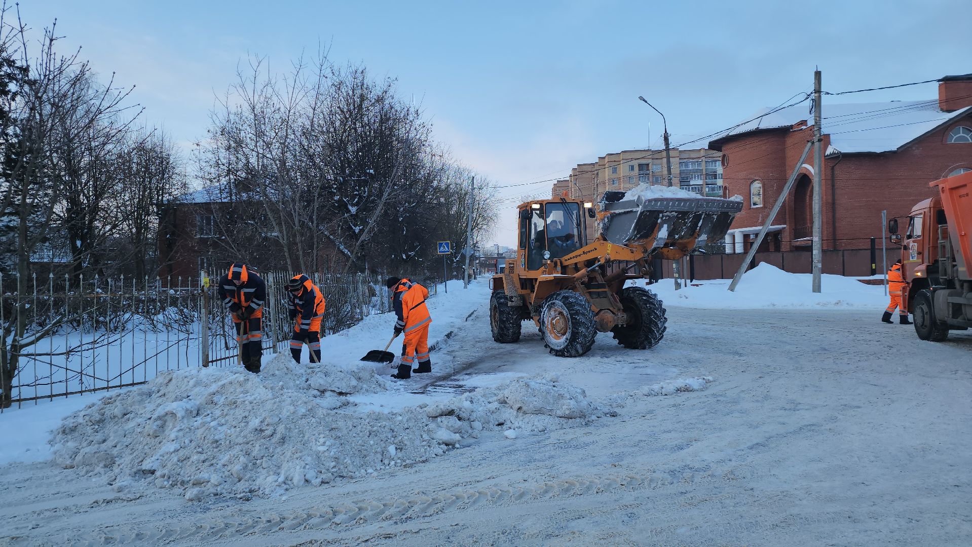 серпухов, подмосковье, убирают снег, комбинат благоустройства,