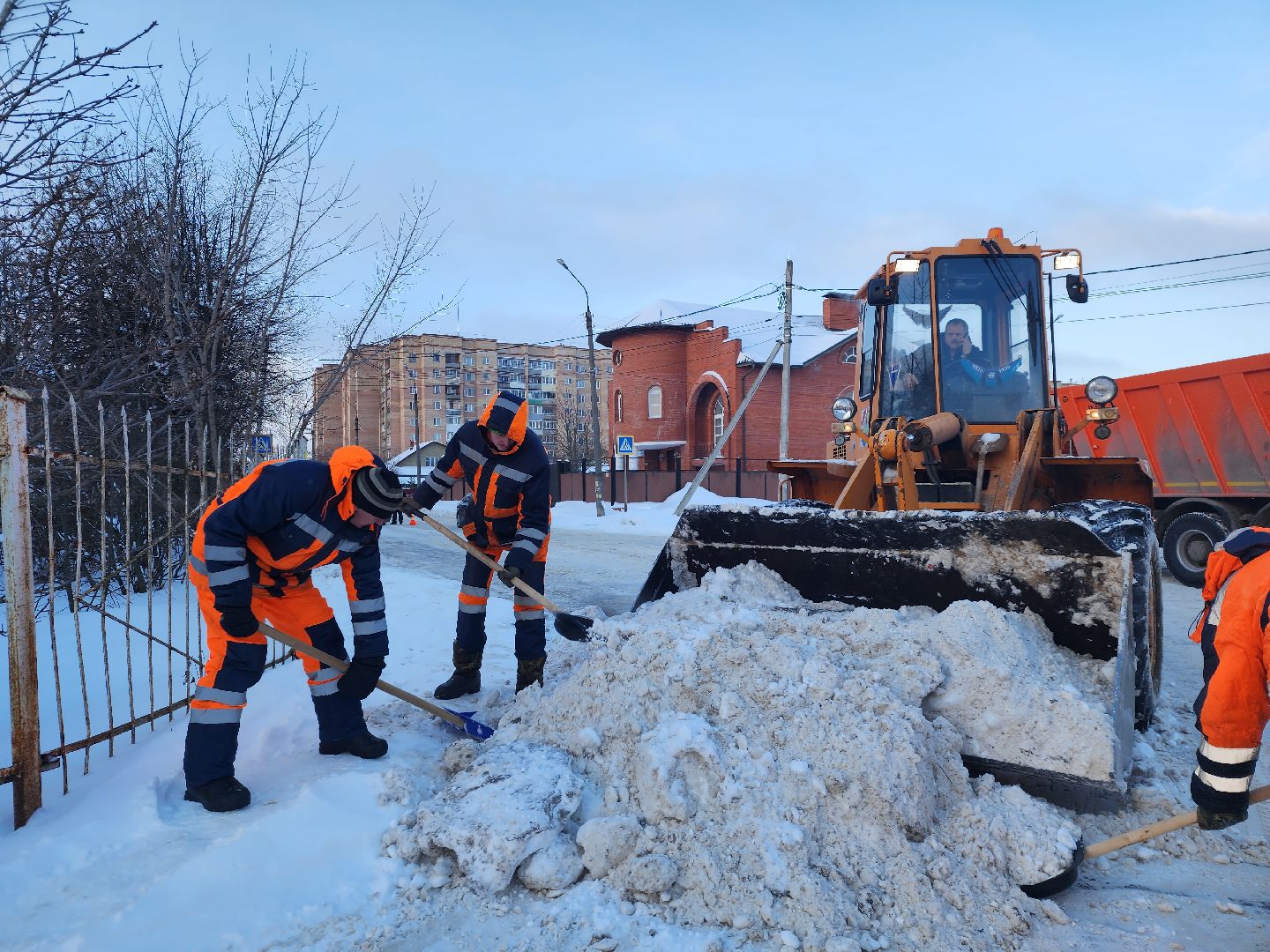 серпухов, подмосковье, убирают снег, комбинат благоустройства,