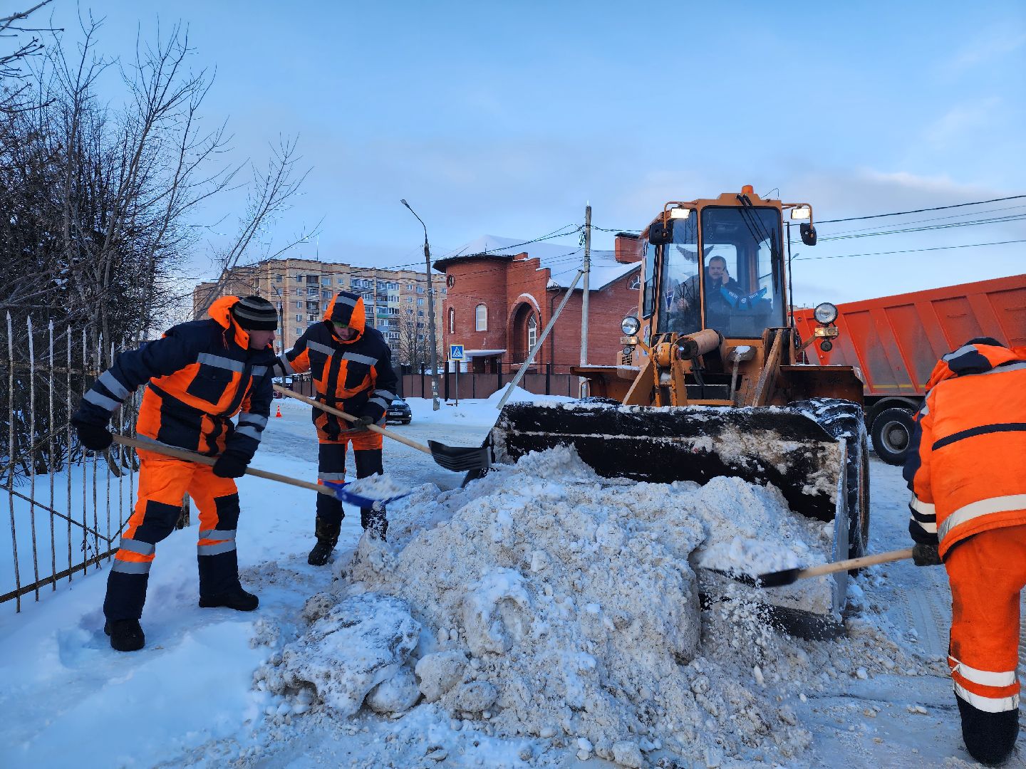 серпухов, подмосковье, убирают снег, комбинат благоустройства,