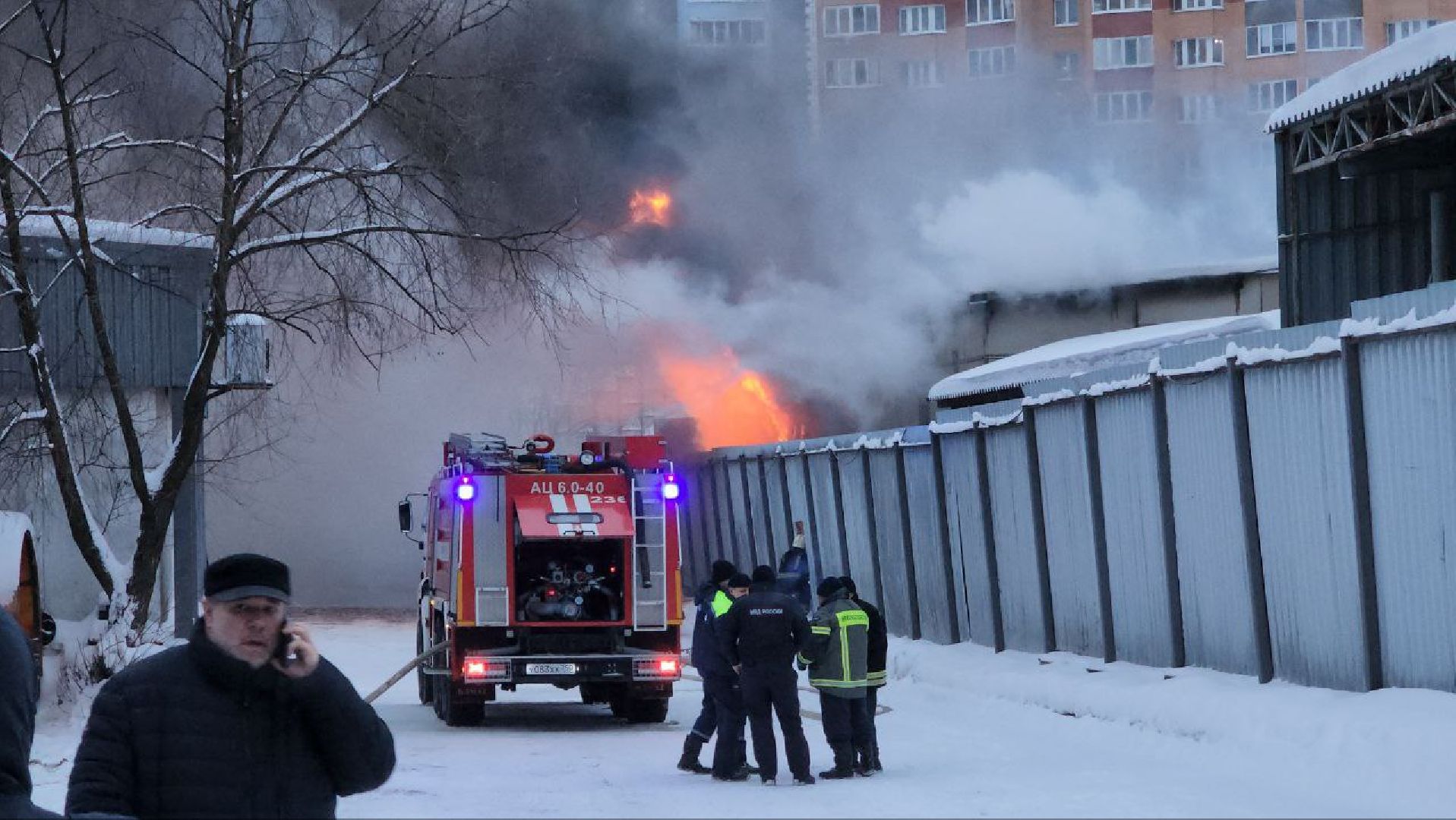 мытищи, Склад автозапчастей, пожар, Пожар в Мытищах, улица Силикатная, мчс, мчс россии, пожарные,